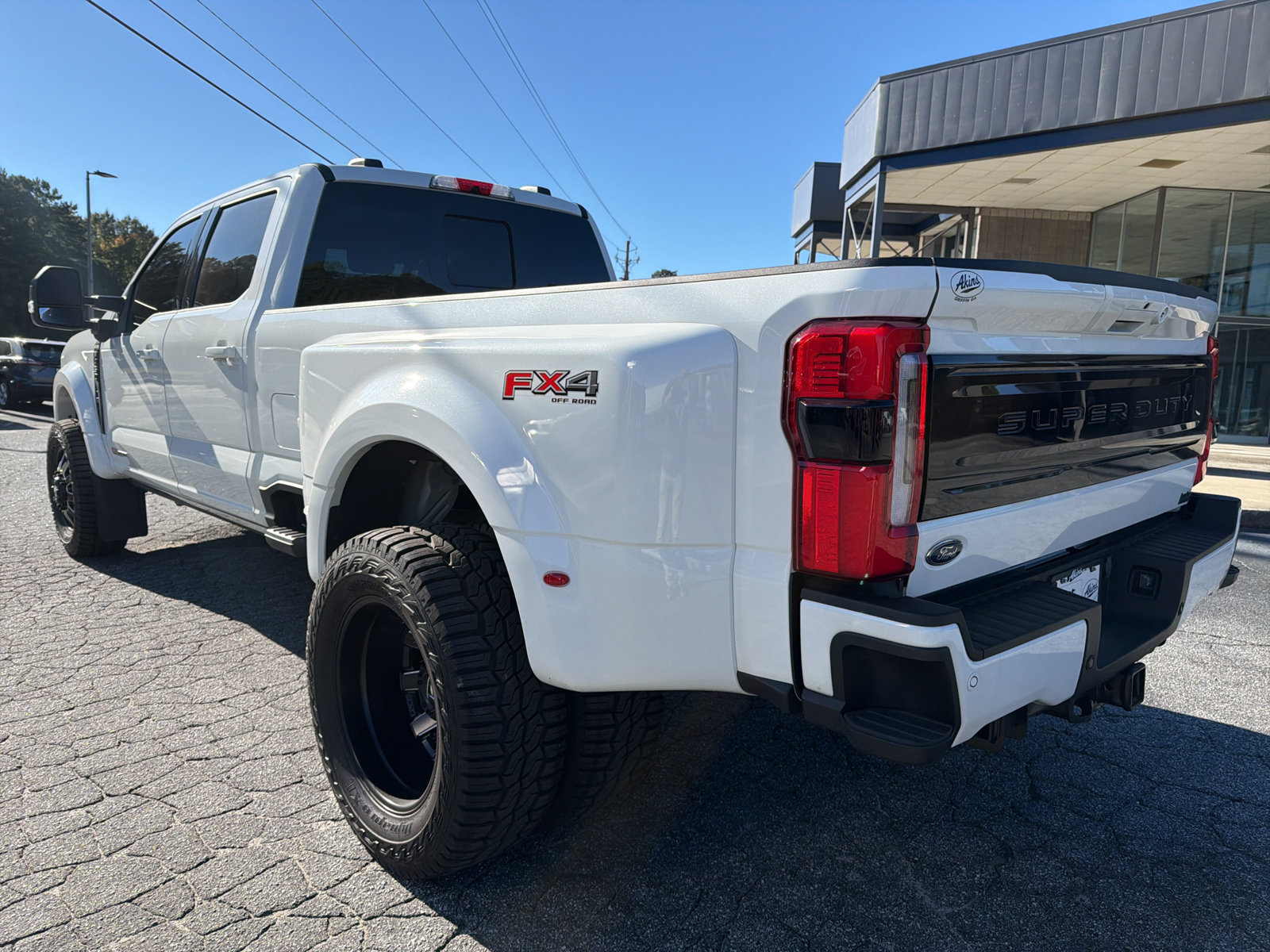 Used 2025 Ford F450 Platinum w/ FX4 Off-Road Package AWD/4WD image 3