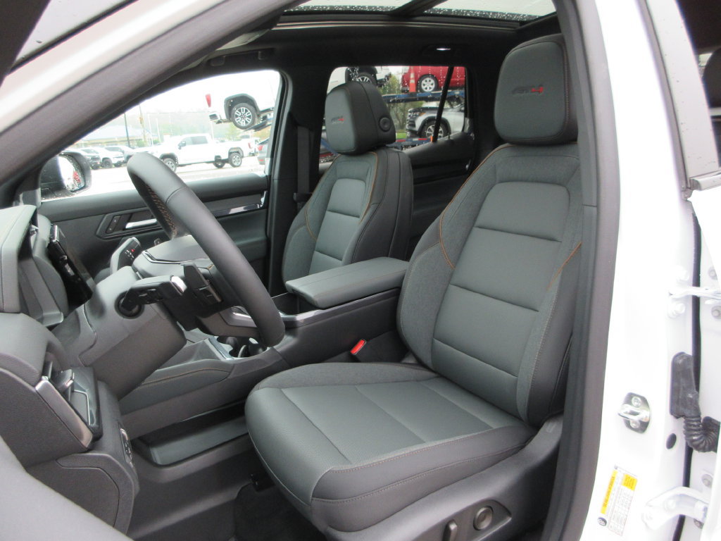 New 2027 GMC Terrain AT4 w/ LPO, Black Badging Package AWD/4WD image 9