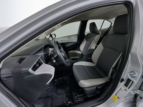 Used 2025 Toyota Corolla LE image 12