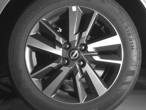 Used 2025 Nissan Versa SV FWD image 14