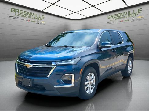 Used 2022 Chevrolet Traverse LS image 2