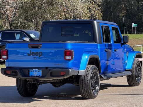 Used 2023 Jeep Gladiator Sport image 12