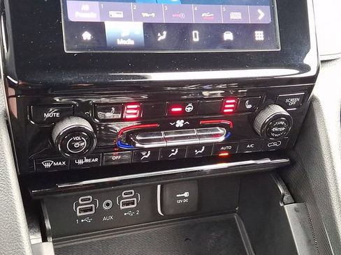 Used 2024 Jeep Grand Cherokee Laredo w/ Luxury Tech Group I image 16