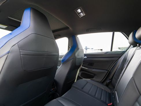 Used 2022 Volkswagen Golf R image 21