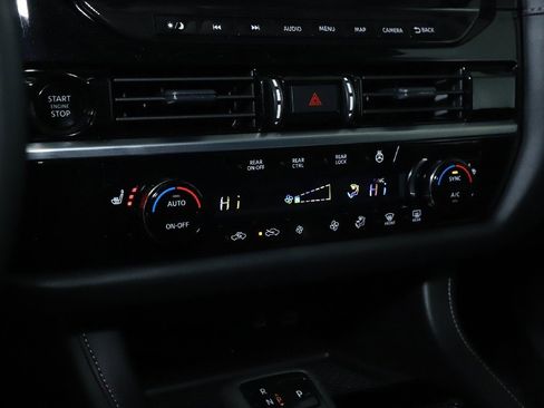 Certified 2025 Nissan Pathfinder SL image 27