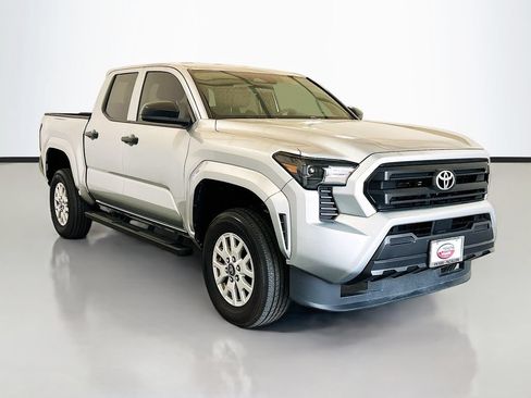 Used 2025 Toyota Tacoma SR AWD/4WD image 3