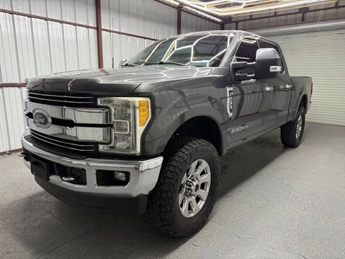 Used 2017 Ford F250 Lariat w/ Chrome Package AWD/4WD image 3