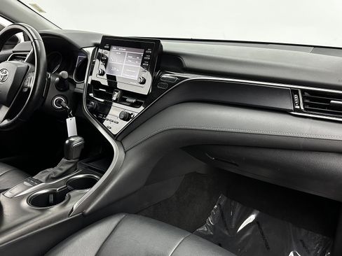 Used 2022 Toyota Camry SE image 33