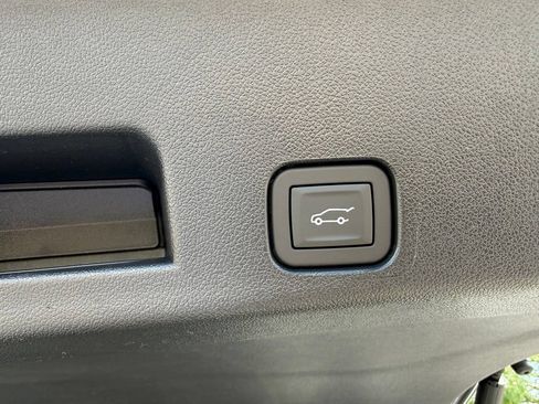 New 2026 Chevrolet Traverse LT w/ Enhanced Driving Package FWD image 18