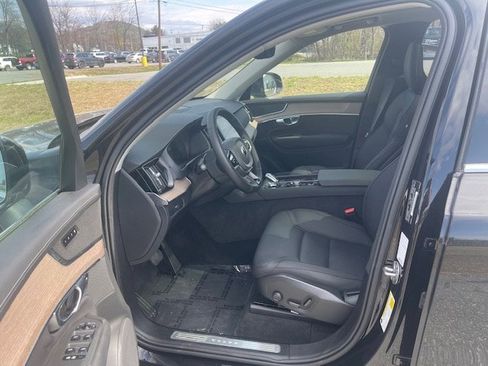Used 2025 Volvo XC90 B6 Plus AWD/4WD image 9