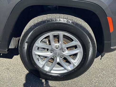 Certified 2023 Jeep Grand Cherokee L Laredo w/ Luxury Tech Group I AWD/4WD image 9