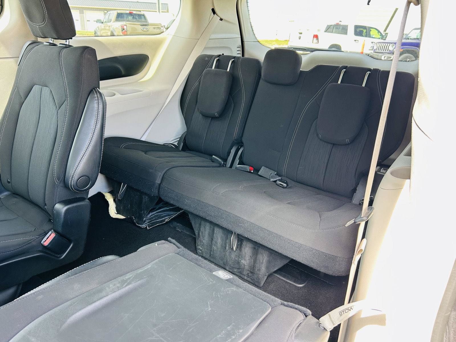 Used 2023 Chrysler Voyager LX FWD image 23