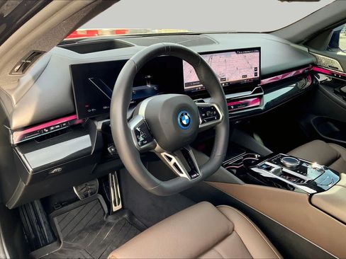 Used 2026 BMW i5 eDrive40 w/ M Sport Package AWD/4WD image 16