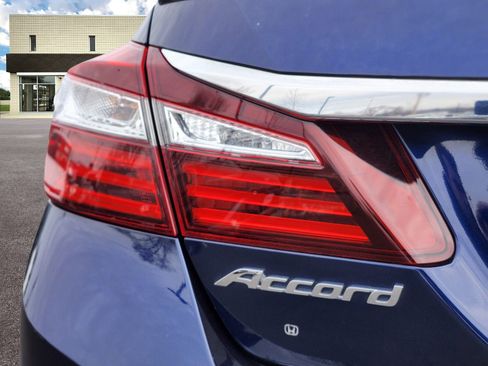 Used 2016 Honda Accord Sport image 9