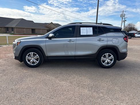 Certified 2024 GMC Terrain SLE w/ Driver Convenience Package image 2