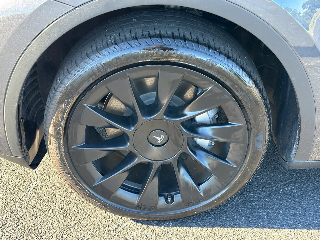 Used 2023 Tesla Model Y 2WD image 29