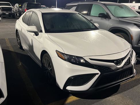 Certified 2024 Toyota Camry SE w/ Convenience Package image 6