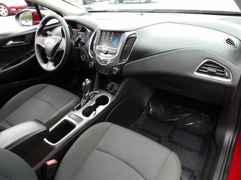 Used 2018 Chevrolet Cruze LT w/ Convenience Package image 14