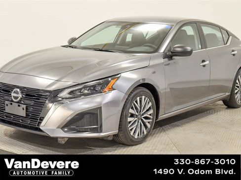 Used 2024 Nissan Altima 2.5 SV image 1