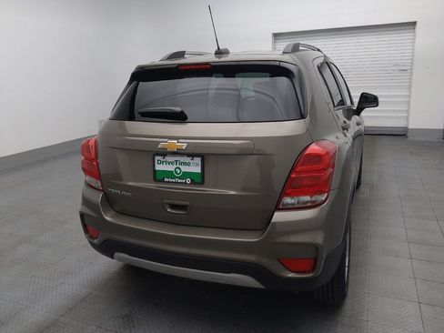 Used 2022 Chevrolet Trax LT w/ LT Convenience Package image 7