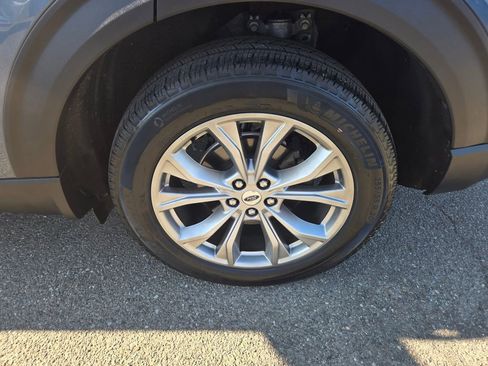 Used 2020 Ford Explorer XLT w/ Equipment Group 202A image 9