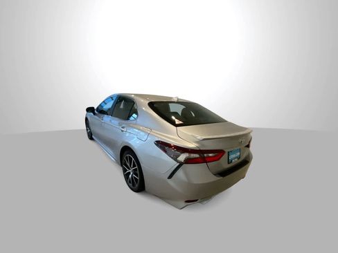 Used 2022 Toyota Camry SE image 6