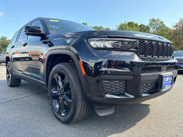 Used 2023 Jeep Grand Cherokee L Laredo AWD/4WD image 3