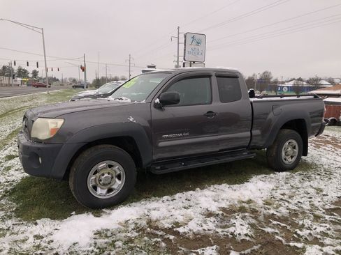 Used 2011 Toyota Tacoma 4x4 Access Cab image 3