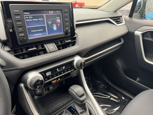 Used 2019 Toyota RAV4 LE AWD/4WD image 29