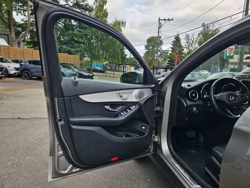 Used 2019 Mercedes-Benz GLC 300 4MATIC image 19