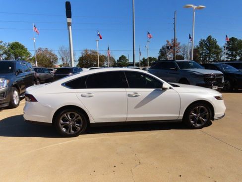 Used 2023 Honda Accord EX image 8