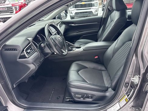 Used 2023 Toyota Camry SE image 10