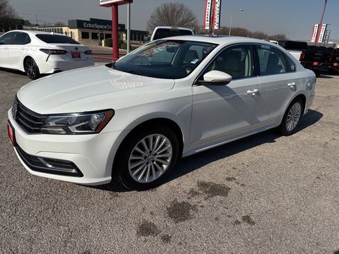 Used 2017 Volkswagen Passat 1.8T SE image 3