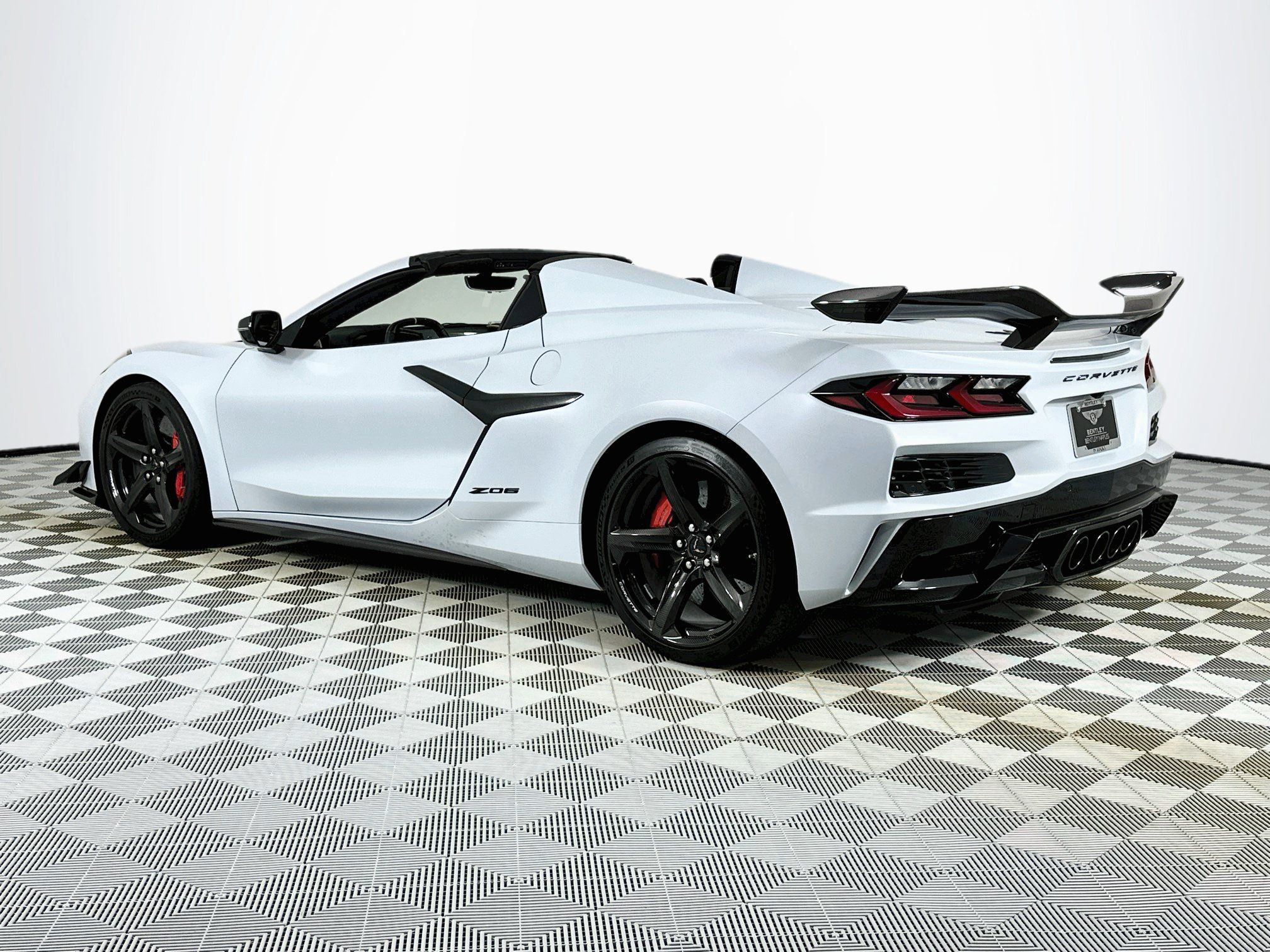 Used 2023 Chevrolet Corvette Z06 w/ Z07 Performance Package RWD image 7