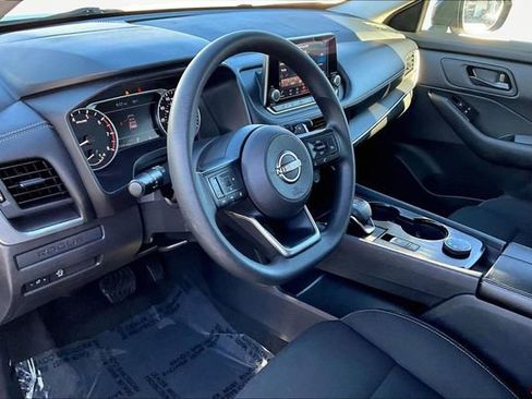 Used 2024 Nissan Rogue S image 12