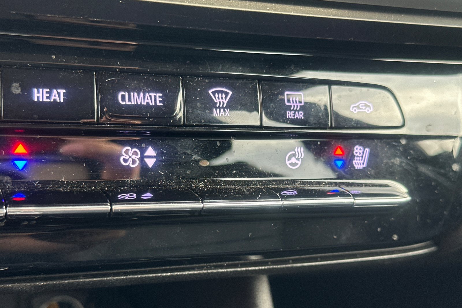 Used 2023 Chevrolet Bolt EUV Premier w/ Redline Edition FWD image 29