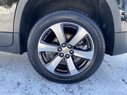 Used 2023 Chevrolet Traverse LT w/ LT Premium Package image 11