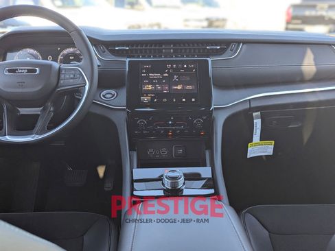 New 2025 Jeep Grand Cherokee 4WD image 15