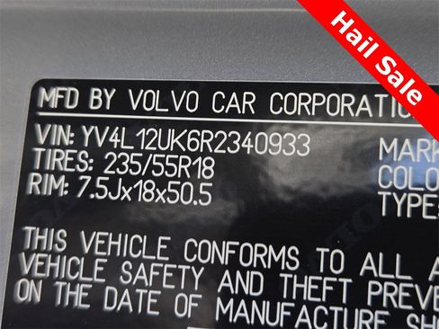 Used 2024 Volvo XC40 B5 Core image 36