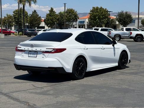 Used 2025 Toyota Camry SE w/ Convenience Package FWD image 5