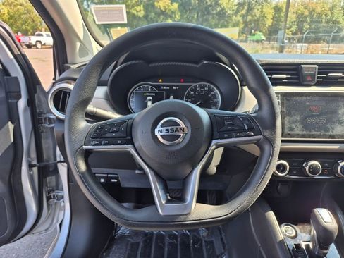 Used 2021 Nissan Versa SV image 28