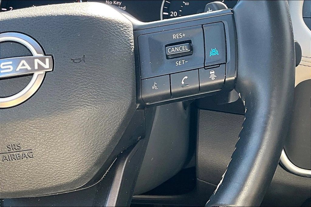 Used 2025 Nissan Rogue SV FWD image 11
