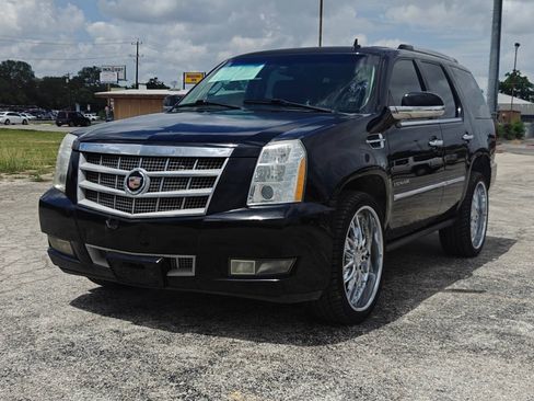 Used 2013 Cadillac Escalade Platinum RWD image 8