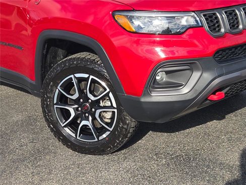 Certified 2025 Jeep Compass Trailhawk AWD/4WD image 2