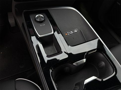 Certified 2025 Buick Enclave Preferred image 21