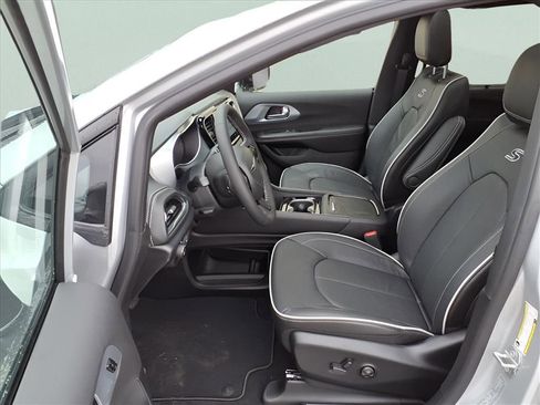 New 2026 Chrysler Pacifica Limited w/ S Appearance Package image 22