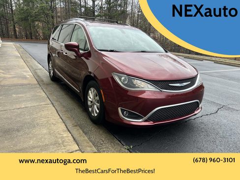 Used 2018 Chrysler Pacifica Touring-L image 1