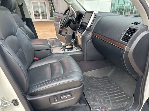 Used 2018 Toyota Land Cruiser AWD/4WD image 18