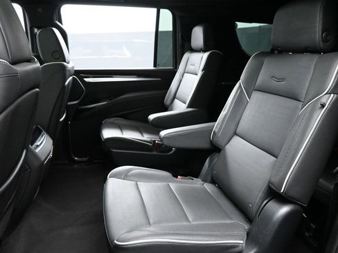 Used 2025 Cadillac Escalade ESV Premium Luxury image 35