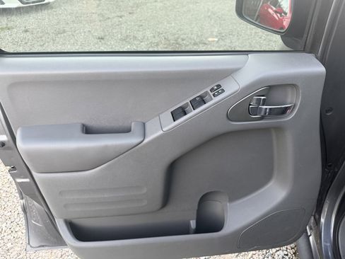 Used 2016 Nissan Frontier Desert Runner image 13